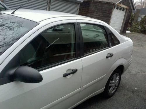 2003 ford focus se sedan 4-door 2.0l