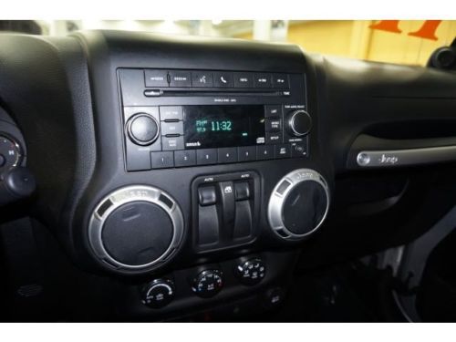 ONLY 26K MILES, Hardtop, Automatic, Sahara, 4WD, 310-925-7461, US $25,860.00, image 13