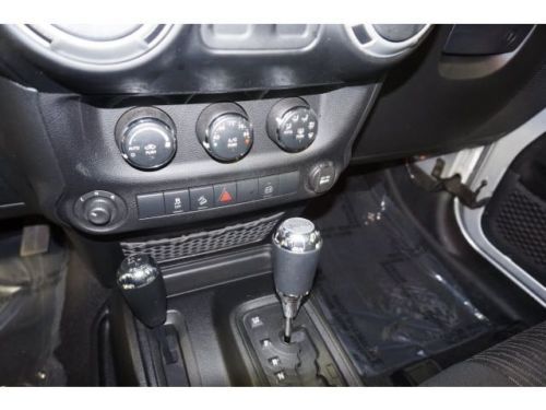 ONLY 26K MILES, Hardtop, Automatic, Sahara, 4WD, 310-925-7461, US $25,860.00, image 14