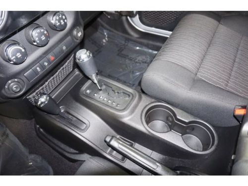 ONLY 26K MILES, Hardtop, Automatic, Sahara, 4WD, 310-925-7461, US $25,860.00, image 15