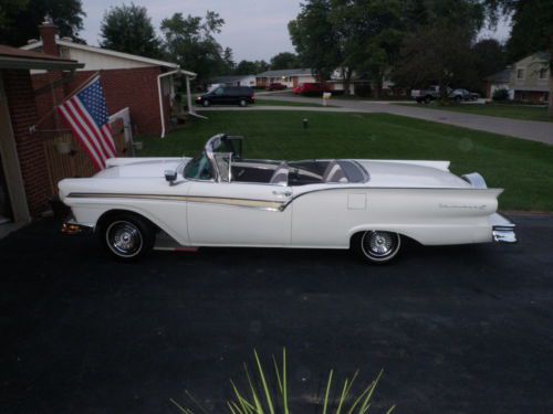 1957 Ford Fairlane Base 5.1L, image 6