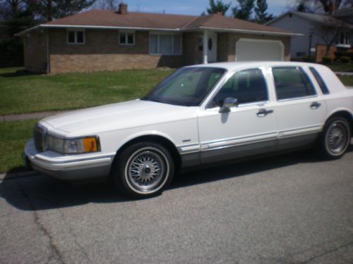 1994 lincoln town car signature sedan 4-door 4.6l