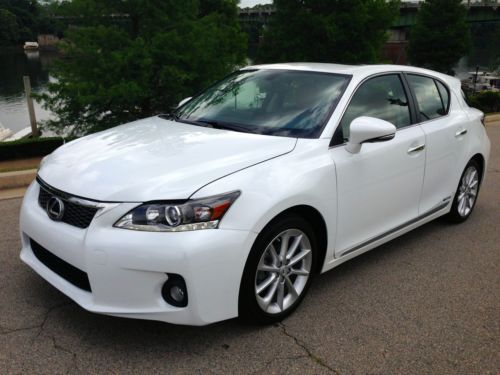 2013 lexus ct200h premium sport hatchback 4-door 1.8l only 2k miles navigation