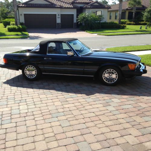 Mercedes benz 560sl w107 convertible