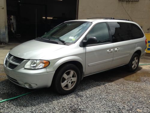 2007 dodge grand caravan sxt 7 passenger  roof rack low miles priced to sell