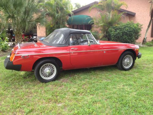 1976 mgb-  wire wheels, overdrive-  rust  free