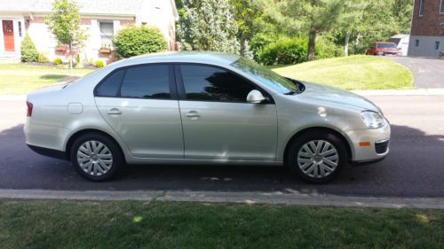 Well maintained!!!  clean!! clean!! clean!!  2010 volkswagen jetta