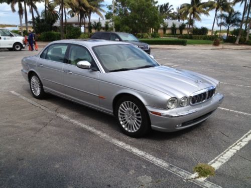 2005 jaguar vanden plas base sedan 4-door 4.2l