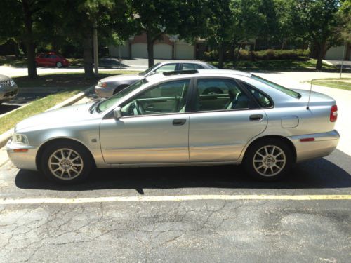 2004 volvo s40 base sedan 4-door 1.9l