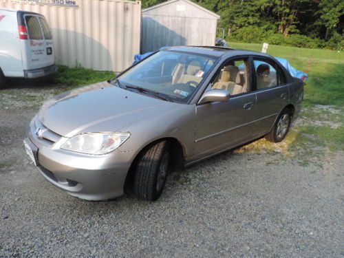 2004 honda civic ex, one owner,no reserve,  looks and runs great, new tires