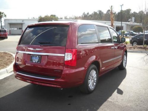 2014 chrysler town & country limited