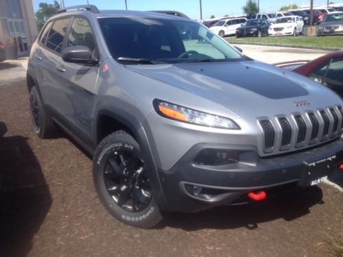 2014 jeep cherokee trailhawk 4x4 adaptive cruise lane departure pano roof nav