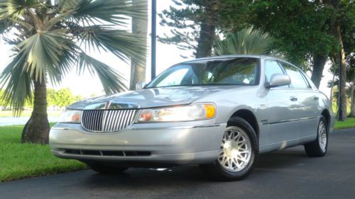 1999 lincoln town car signature sedan 4-door 4.6l low  mile , fl car !!