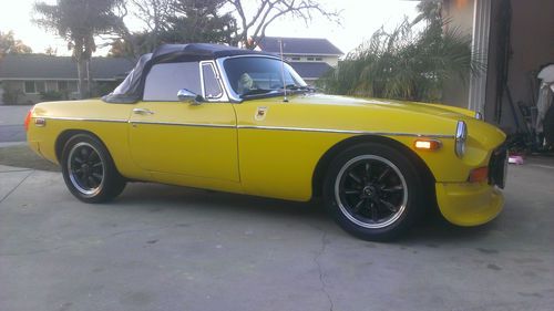 1974 mgb roadster convertible very nice and low miles