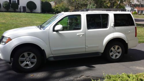 2008 nissan pathefinder 4x4  one owner!