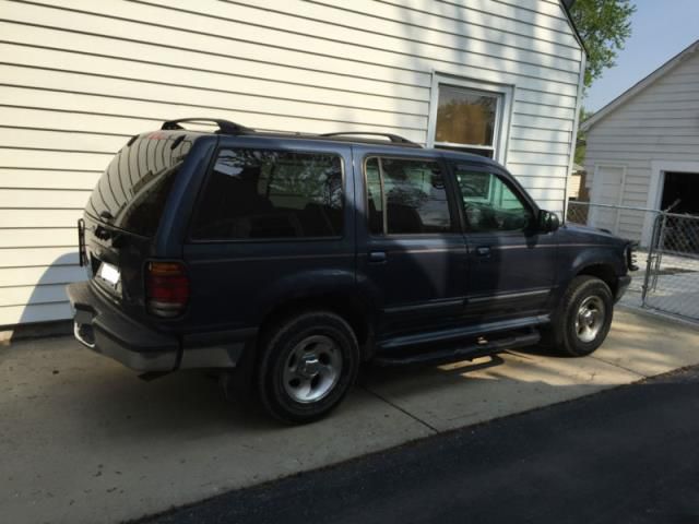 Ford explorer xlt sport utility 4-door