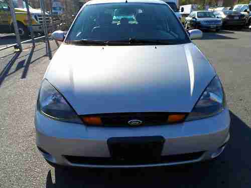 2004 Ford Focus SVT Hatchback 5-Door 2.0L,SUN-ROOF,  6 SPEED ,CUSTOM MADE CAR, image 2