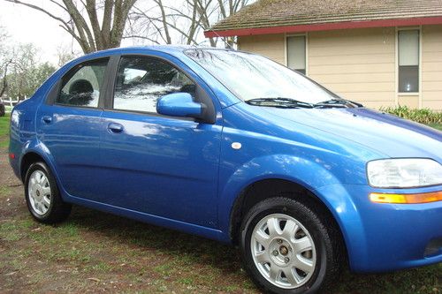 2005 chevrolet aveo ls sedan 4-door 1.6l, 38mpg+, low miles, clean, runs great