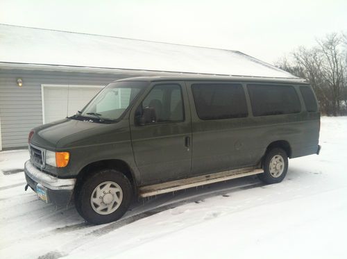 2005 ford e-350 club wagon xlt extended passenger van 2-door 6.0l