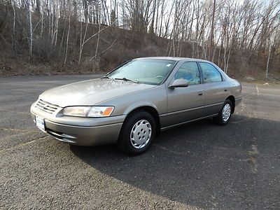 Toyota camry/ v-6 legendary engine/ no reserve/ low mileage/