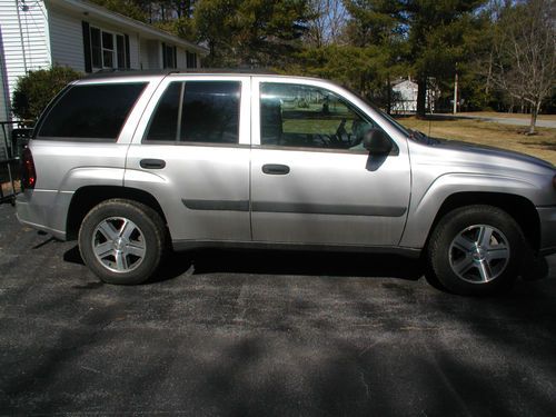 2005 chevrolet trailblazer ls handicap suv  4-door 4.2l w/wheel chair lift