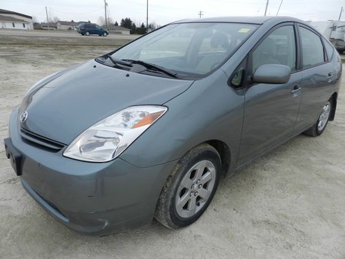 2005 toyota prius hatchback hybrid, 73,500 km, certified