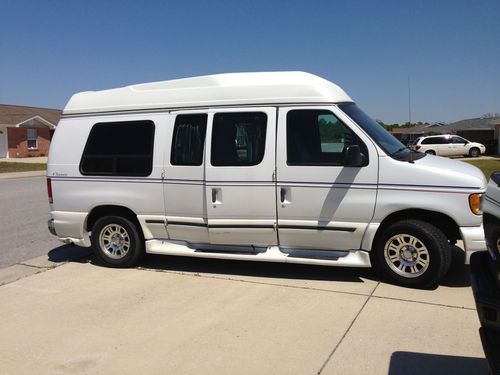 1999 ford handicap equipt van, ricon lift, hand controls, six way power seat!