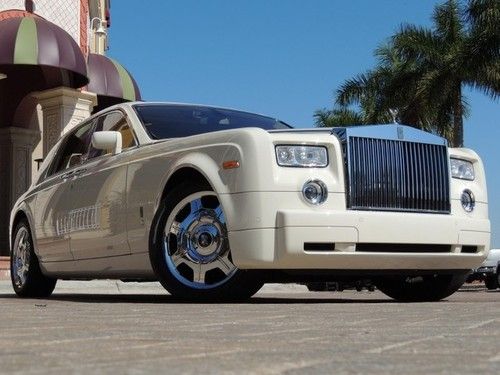 Garage kept white on tan rolls royce phantom chrome wheels rear dvd sunroof!!!!!