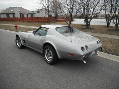 1975 chevrolet corvette stingray coupe 2-door 5.7l