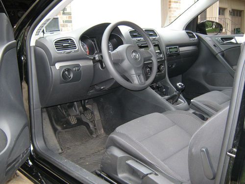 2011 Volkswagen Golf / Manual /19