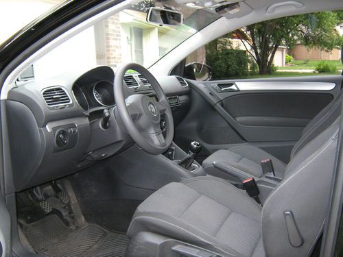 2011 Volkswagen Golf / Manual /19