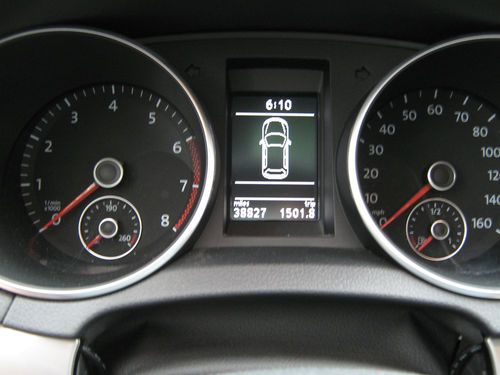 2011 Volkswagen Golf / Manual /19