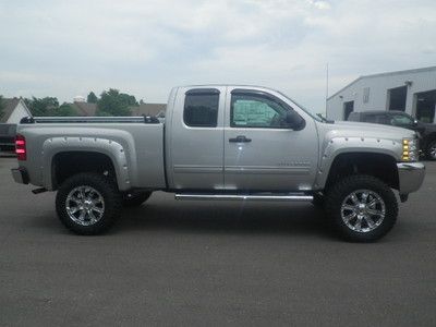 LIFTED LT1 SILVER BLACK INTERIOR VORTEC 5.3L V8  7 1/2