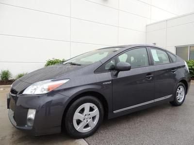 III Hybrid-electric Certified Hatchback 1.8L CD Solar Roof w/Navigation Package, image 2