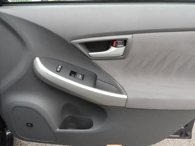 III Hybrid-electric Certified Hatchback 1.8L CD Solar Roof w/Navigation Package, image 11