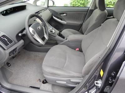 III Hybrid-electric Certified Hatchback 1.8L CD Solar Roof w/Navigation Package, image 15