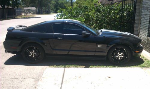 05 blk mustang