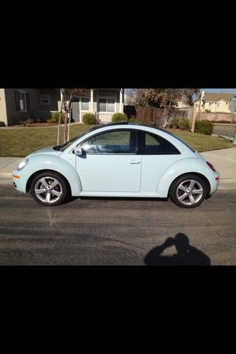 2010 volkswagen beetle base hatchback 2-door 2.5l