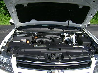 One Owner 4x4 Tahoe Hybrid Navigation Leather 2nd row bench 3rd row CarFax Clean, US $27,980.00, image 15