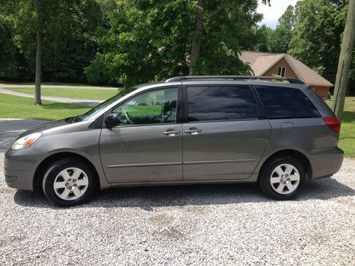 2005 toyota sienna le minivan