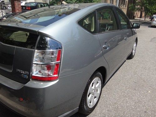 2005 toyota prius base hatchback 4-door 1.5l