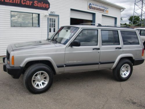 2000 jeep cherokee sport low miles clean carfax 4x4 new tires great condition !