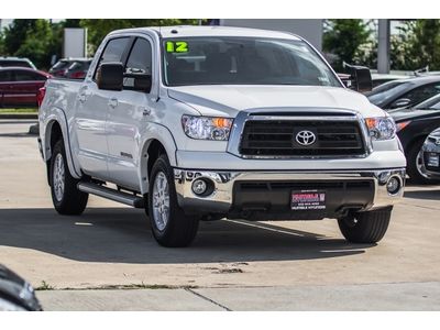 Limited tundra w/ 5.7l voice-activated navigation, leather,