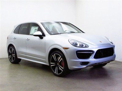 Turbo s new suv 4.8l nav cd awd classic silver metallic lane change assist (lca)