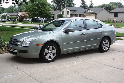 2009 ford fusion se 4-door sedan, great condition