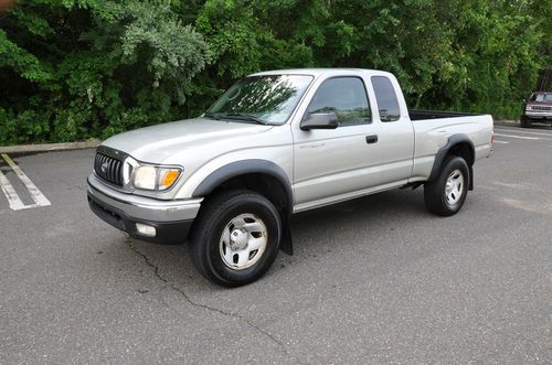 2004 toyota tacoma extended cab pickup 2-door 2.7l no reserve 4x4 truck mint