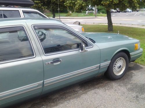 1994 lincoln town car base sedan 4-door 4.6l