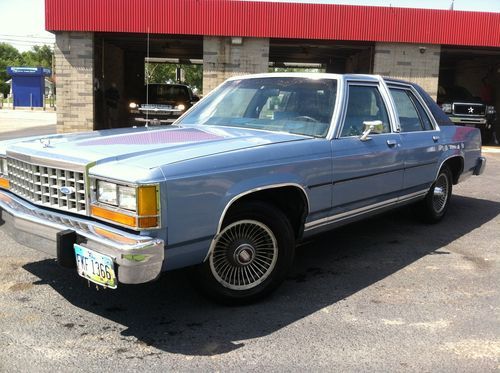 1985 ford ltd crown victoria super clean !!!