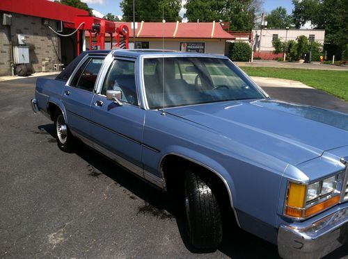1985 Ford LTD Crown Victoria SUPER CLEAN !!!, image 4