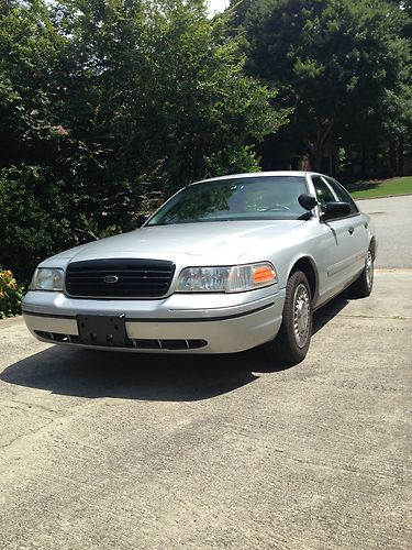 Perfect crown victoria ex police vehicle 4.6 mint, fast,1 of a kind 17,400 mls